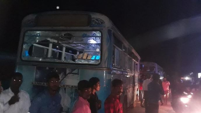 பக்தர்களை ஏற்றிச் சென்ற பஸ் மீது தாக்குதல்