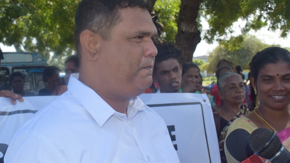 மக்களைச் சந்திப்பது மக்களின் அரசியல் வாதிகளே!