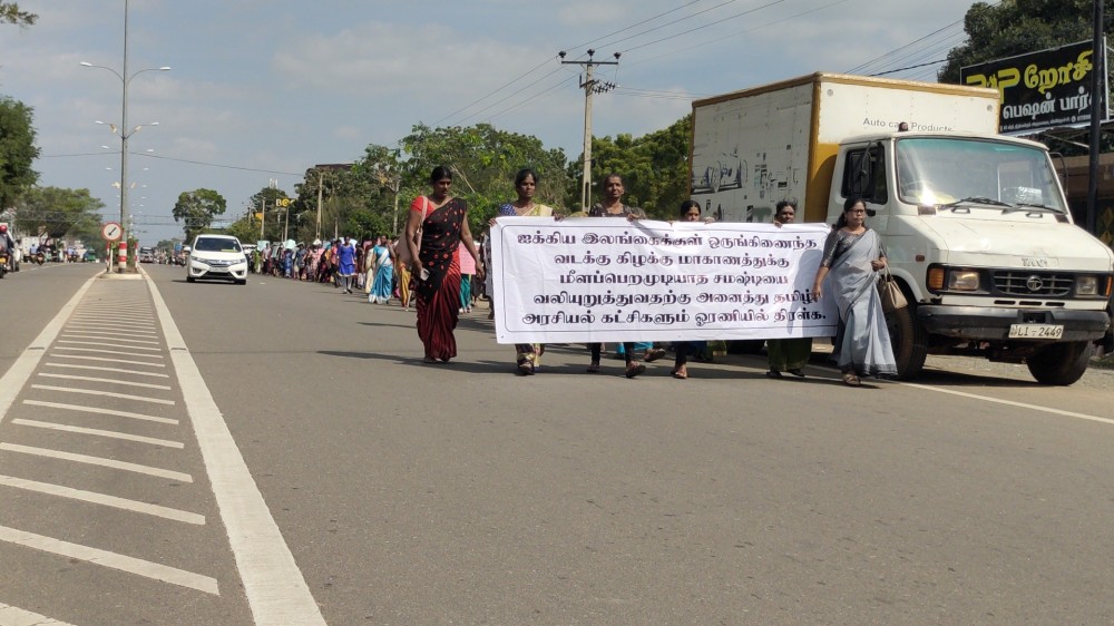 ஒருங்கிணைப்பு குழுவின் கவனயீர்ப்பு போராட்டம் - கிளிநொச்சியில்