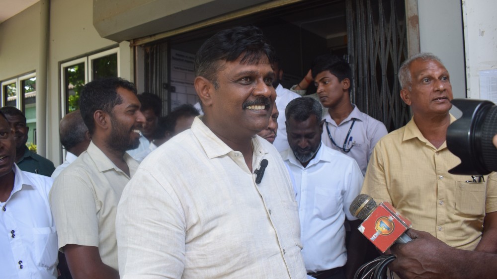 கட்டுப்பணத்தை செலுத்திய இலங்கை தமிழரசுக் கட்சி