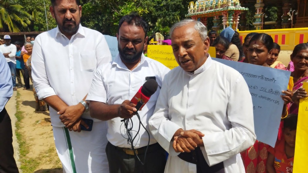 தனித்து நின்று சாதிக்க முடியாது