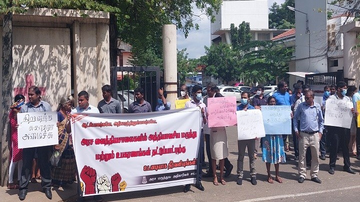 வரித் திருத்தத்தை உடனடியாக நிறுத்தக் கோரி போராட்டம்