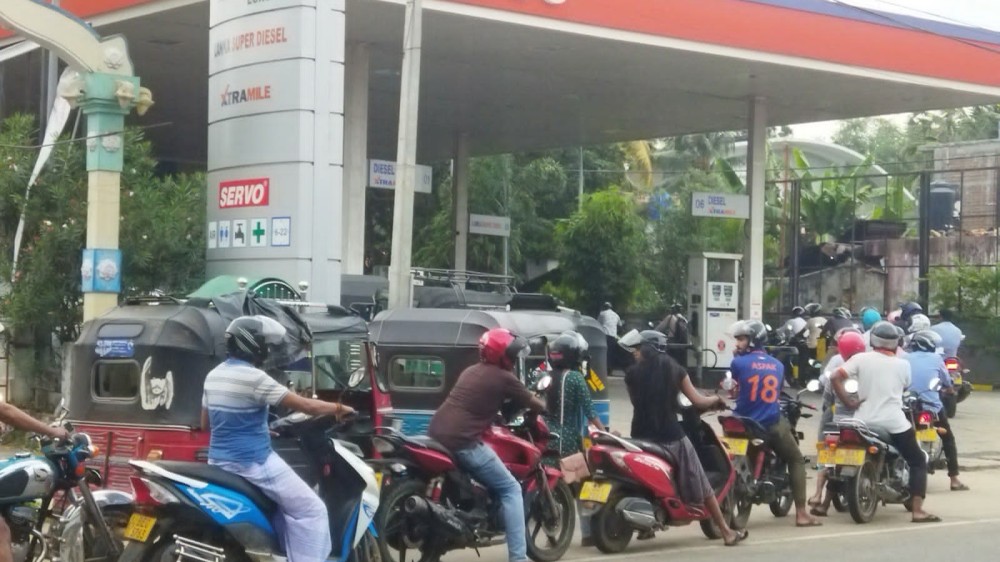 மீண்டும் எரிபொருளுக்கு வரிசை