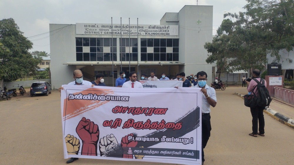 வைத்தியர்கள் ஆர்ப்பாட்டத்தில்