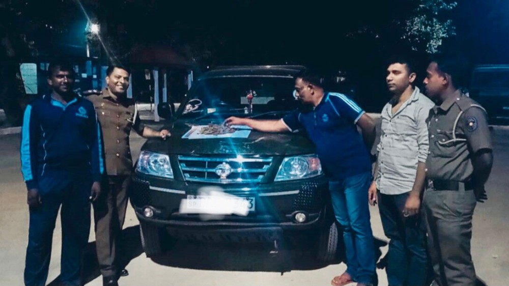 பொலிஸிடம் கேரளக் கஞ்சாவுடன் சிக்கினார்