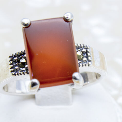 Rectangular cut Agate stone set on 925 sterling silver ring