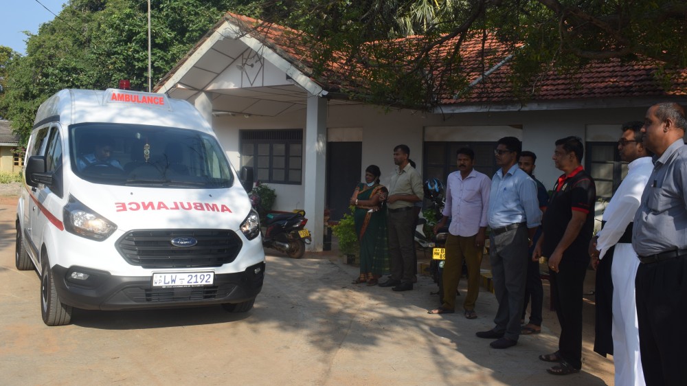 மன்னாருக்கு இரண்டு அம்புலன்ஸ் வண்டிகள்