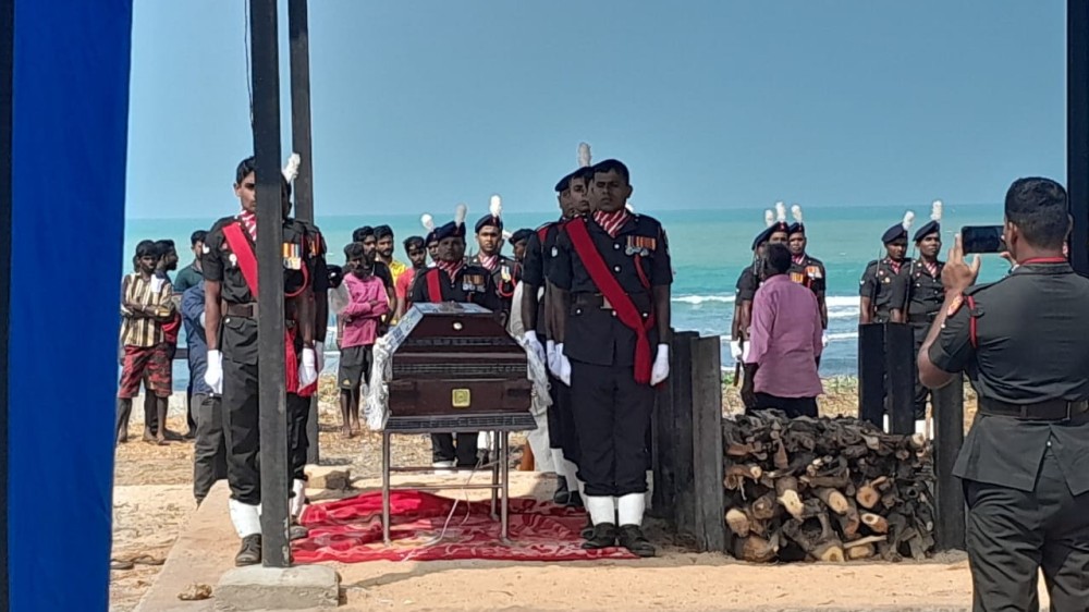 ஓய்வு பெற்ற இராணுவ அதிகாரி சுந்தரம் அருளம்பலத்திற்கு இறுதி மரியாதை