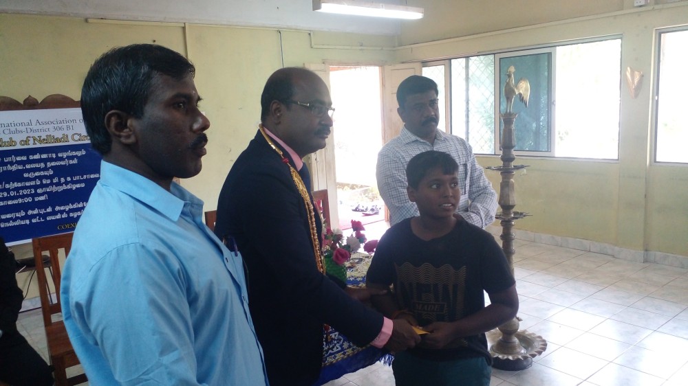 கற்கோவளம் பாடசாலையில் கௌரவிக்கப்பட்ட 5 மாணவர்கள்