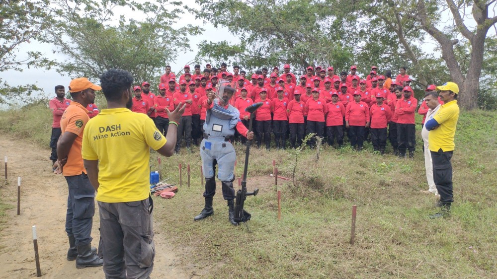 கண்ணிவெடி அகற்ற பயிற்சி