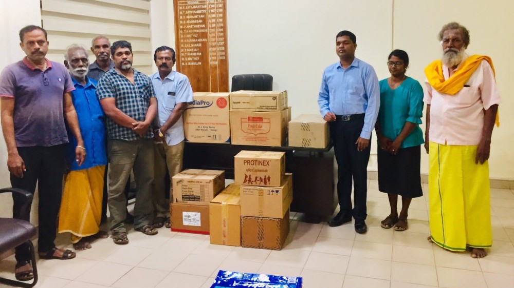 கிளிநொச்சி -   மாவட்ட பொது வைத்தியசாலைக்கு கொடுக்கப்பட்ட நன்கொடை