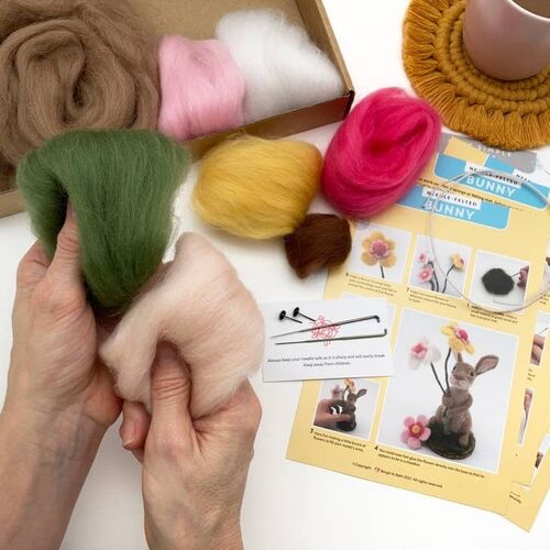 Bergin & Bath Needle Felting Kit - Easter Bunny