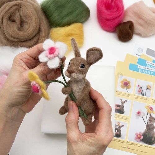 Bergin & Bath Needle Felting Kit - Easter Bunny
