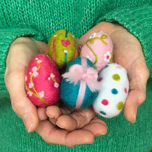 Bergin & Bath Needle Felting Kit - Easter Eggs