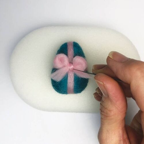 Bergin & Bath Needle Felting Kit - Easter Eggs