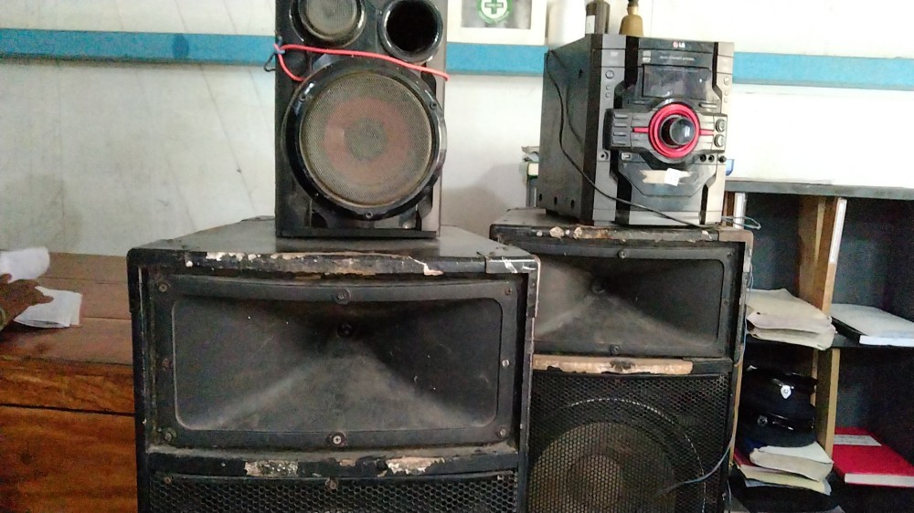 அதிக ஒலியுடன் ஒலிபெருக்கியை பாவித்தவர் கைது