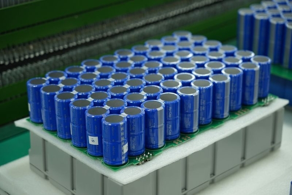 The Benefits of Supercapacitor and Battery Hybrid Systems