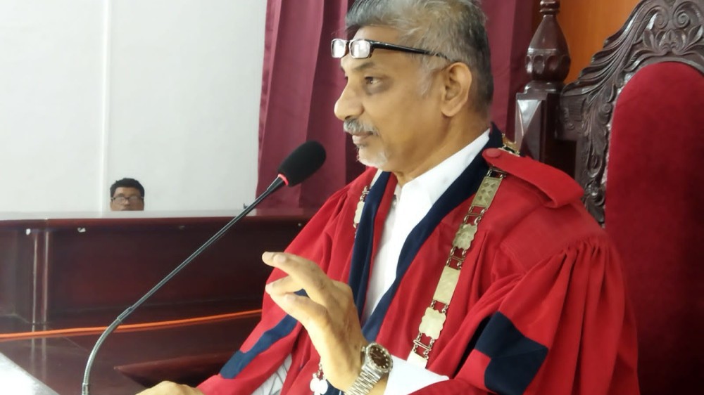 இலக்கணமாக திகழ்ந்தவர் மன்சூர்