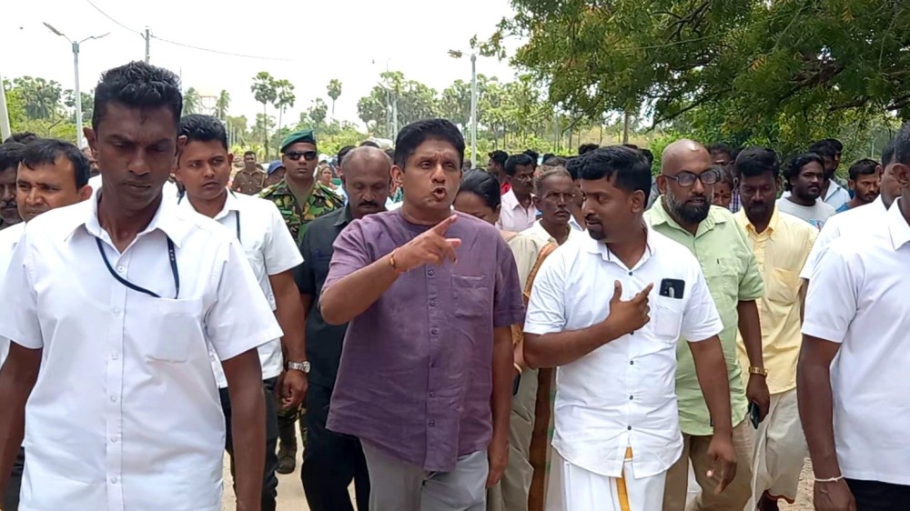 சஜித் பிரேமதாஸ அனலைதீவிற்கு விஜயம்