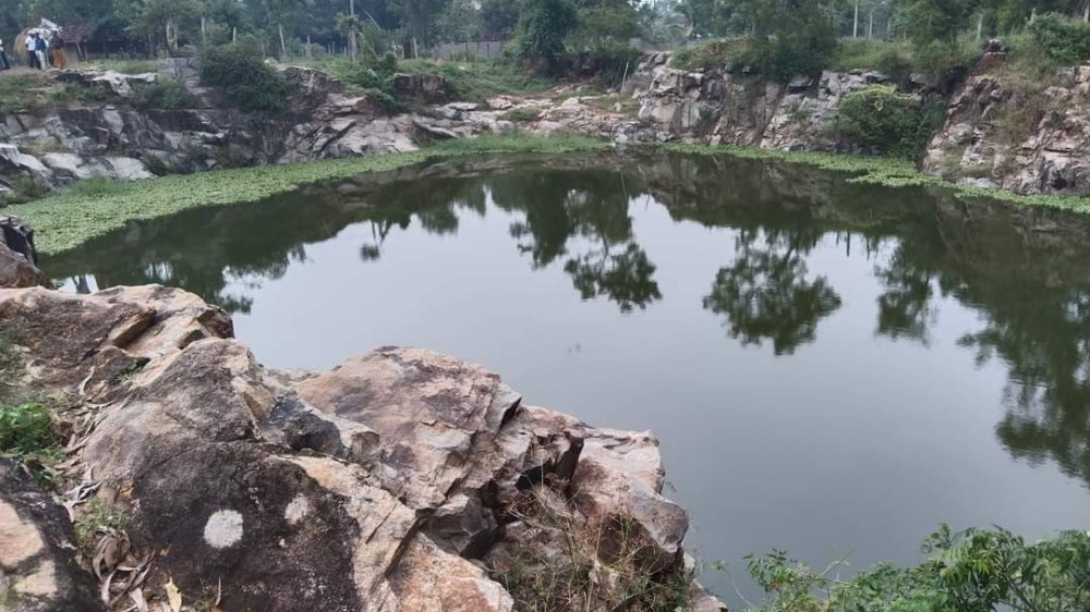 சிறுவனின் உயிரைக் குடித்த ஆழமான குட்டை