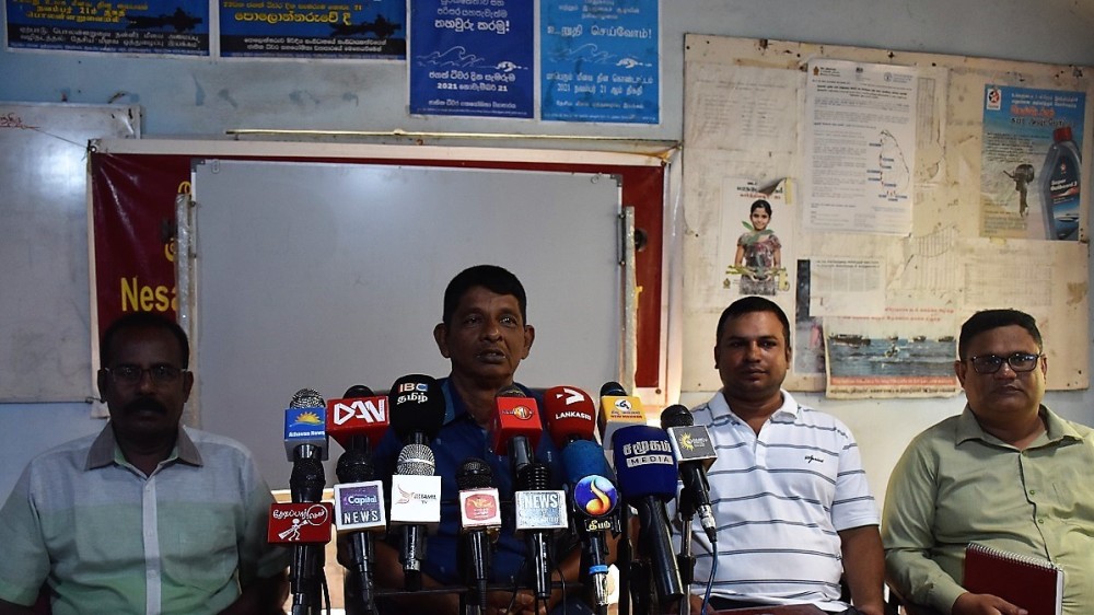 நடவடிக்கைகளின் முன்பு எம்முடன் பேசுங்கள் - சிவில் அமைப்புகள்