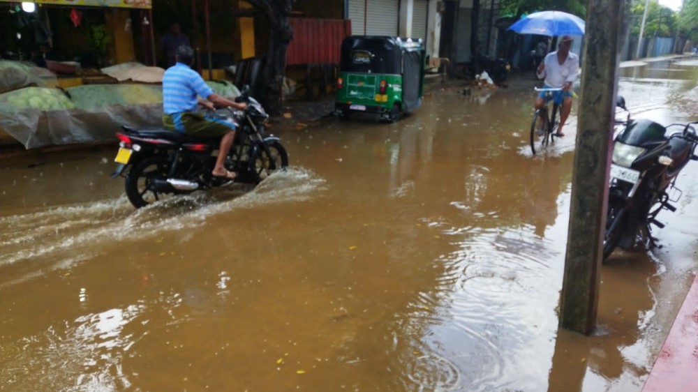 அம்பாறையில் திடீர் மழை