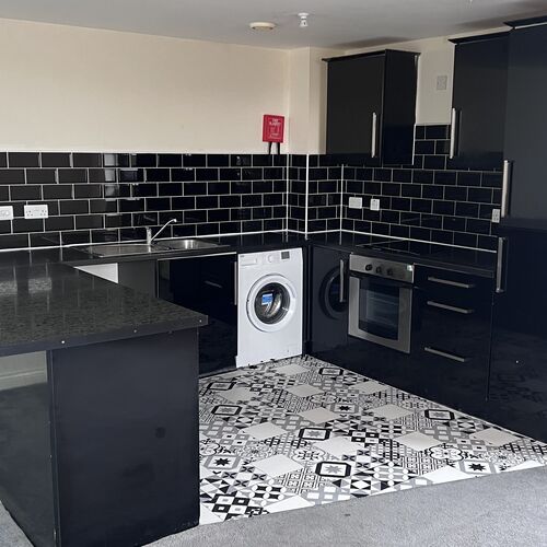 QUEENSWAY, BLETCHLEY - 2 BEDROOM 2 BATHROOM