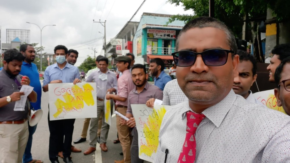 கிழக்கிலும் தொழிற்சங்கங்கள் பங்கு கொண்ட அடையாள வேலை நிறுத்தப் போராட்டம்