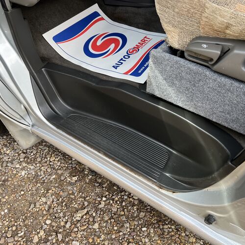 Nissan Elgrand Camper Van 4 Berth 3.0TDi Automatic 2000 Model Pro Conversion