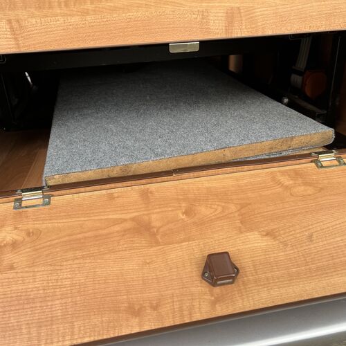 Nissan Elgrand Camper Van 4 Berth 3.0TDi Automatic 2000 Model Pro Conversion