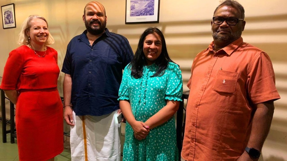 உயர்ஸ்தானிகரை  சந்தித்தனர்