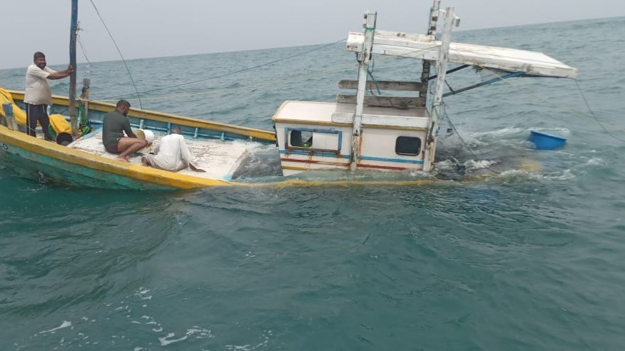 படகு மீட்கப்பட்டது