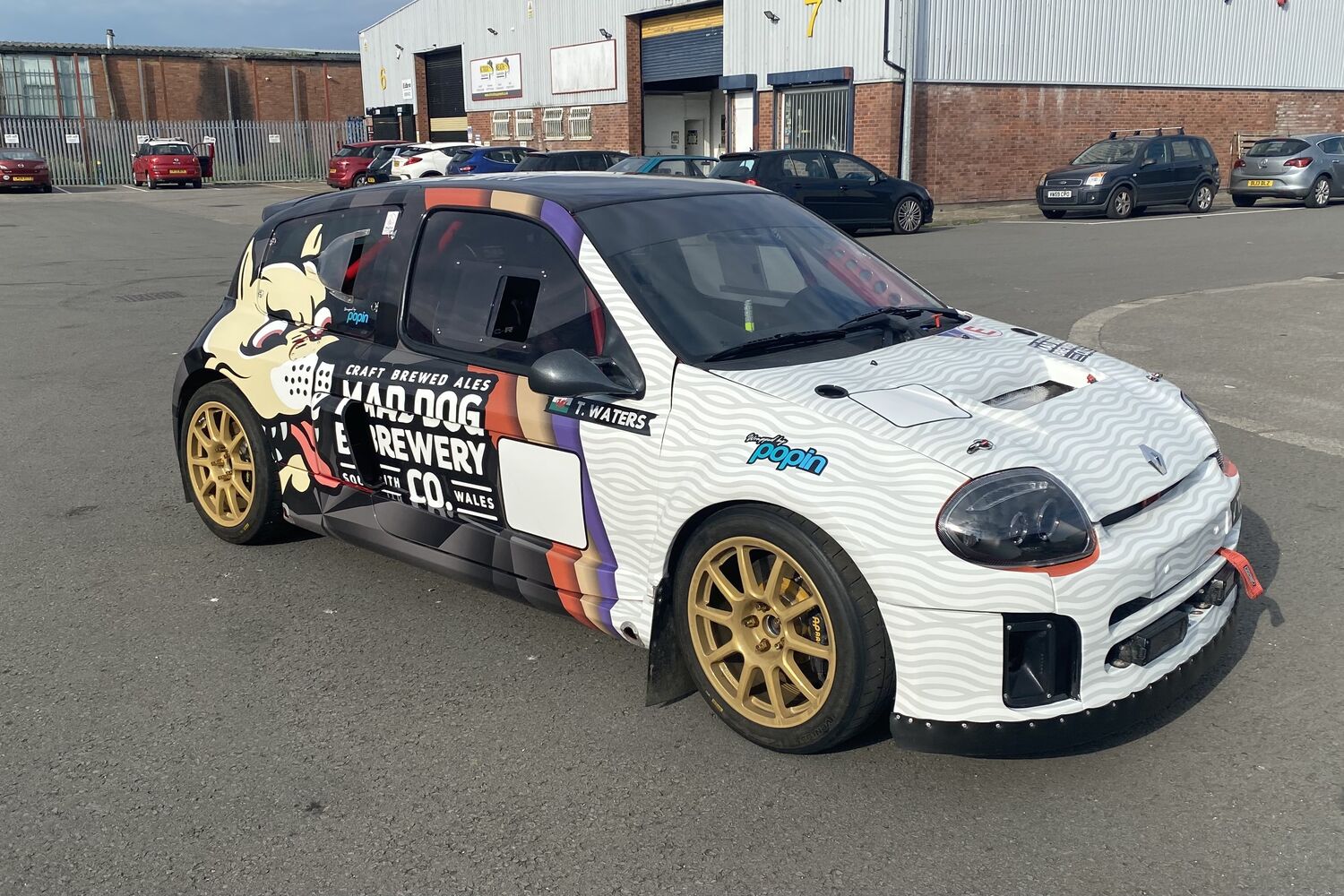 Mad Dog Brewery - Renault Clio V6