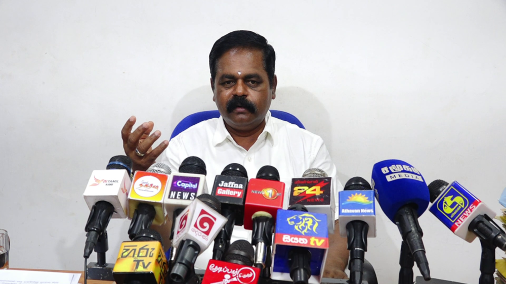 ஒரு கிராமத்தை இல்லாமல் செய்யத் திட்டமிடும் அரசு - சிறிதரன்