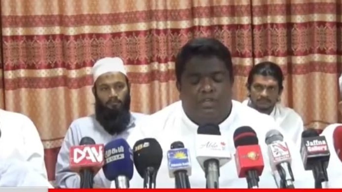 பல்சமய மக்களும் ஒற்றுமையை கட்டிக்காத்தால் தீய சக்தி நெருங்க அச்சம்; கொள்ளும்.