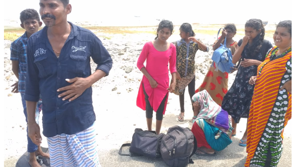 தனுஷ்கோடிக்கு அகதிகளாகச் சென்ற இலங்கைத் தமிழர்கள்