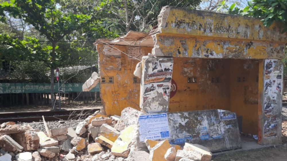 இடித்து அழிக்கப்பட்ட அரை நூற்றாண்டு பஸ் தரிப்பு