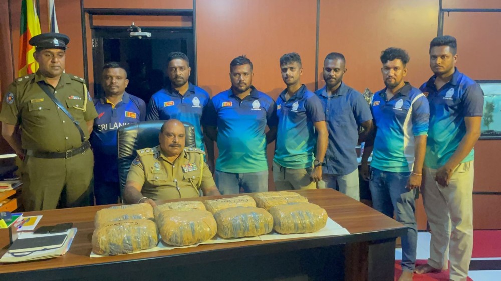 மன்னார் பொலிஸ் வலையில்  16 கிலோ கேரளா கஞ்சாவுடன் இரு சந்தேக நபர்கள் சிக்கினர்