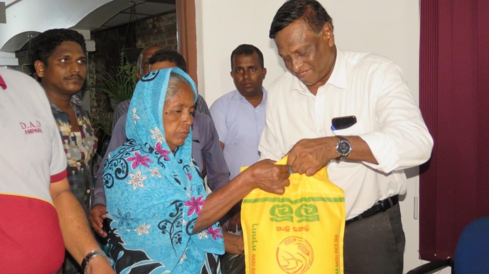 நிந்தவூரில் 85 வறிய விவசாய குடும்பங்களுக்கு உலருணவுப் பொதிகள்