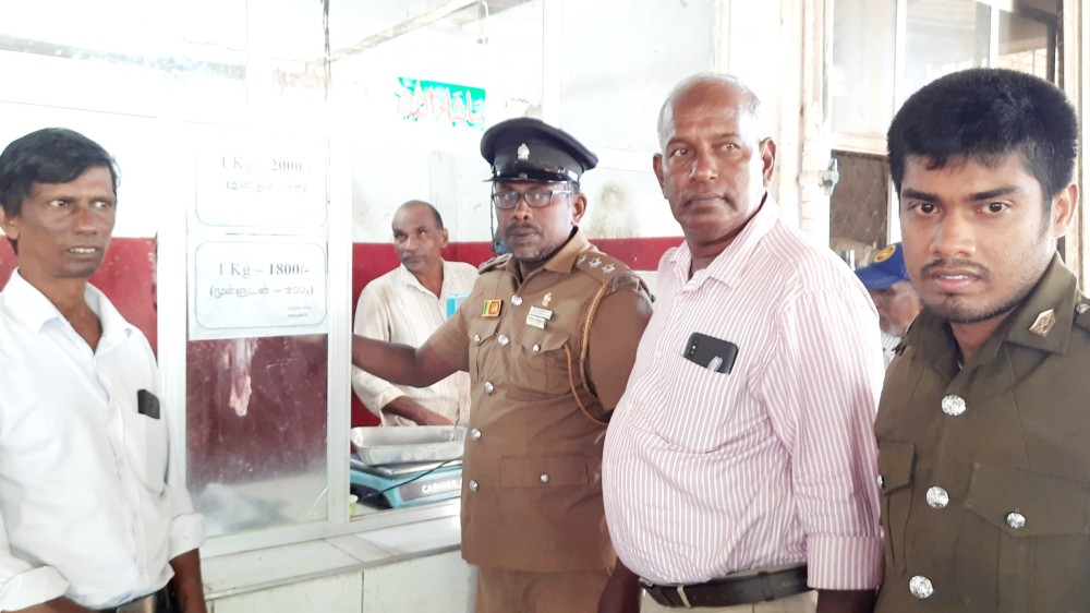 கட்டுப்பாட்டு விலை தொடர்பில் கல்முனை மாநகர சபையினால் அதிரடி களப் பரிசோதனை.