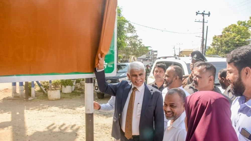 மீள நடப்பட்ட புன்னைக்குடா வீதி பெயர்ப் பலகை