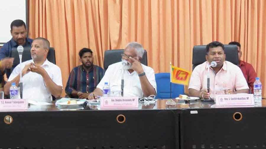 அமைச்சர் டக்ளஸ் தேவானந்தாவின் வாக்குறுதிகள்