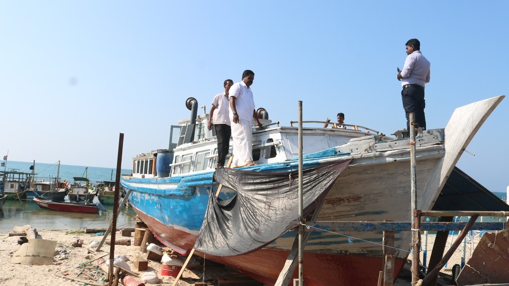 திருத்தப்படும் குமுதினி படகு