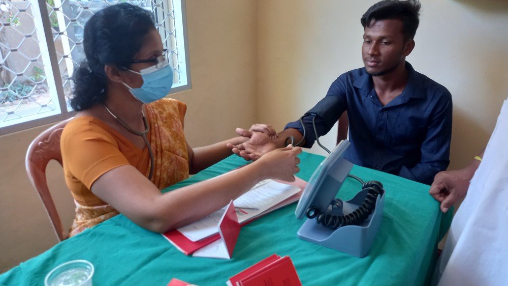 உதிரம் கொடுத்து உயிர் காப்போம் - துறைநீலாவணையில் இரத்த தானம்