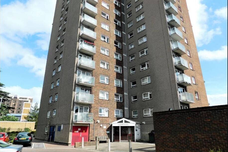 Spelthorne Grove, Sunbury