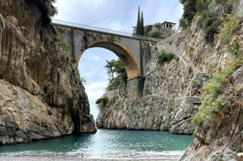 Swimming under the Fiordo di Furore bridge