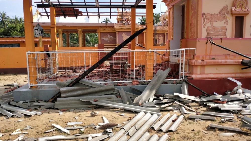 வீசிய கடும் காற்றால் சேதம்