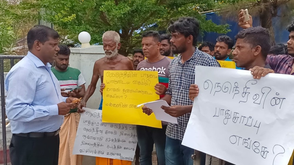 எங்கள் பாதுகாப்பிற்கு விழிப்புக் குழு வேண்டும்