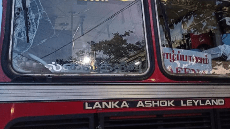 இ.போ.ச பேருந்து மீது கல்வீச்சு தாக்குதல்