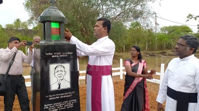 தந்தை செல்வாவிற்கு நினைவுத் தூபி